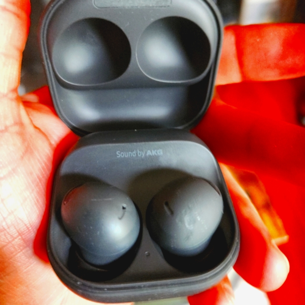Samsung Galaxy Buds2 Pro only R ear bud